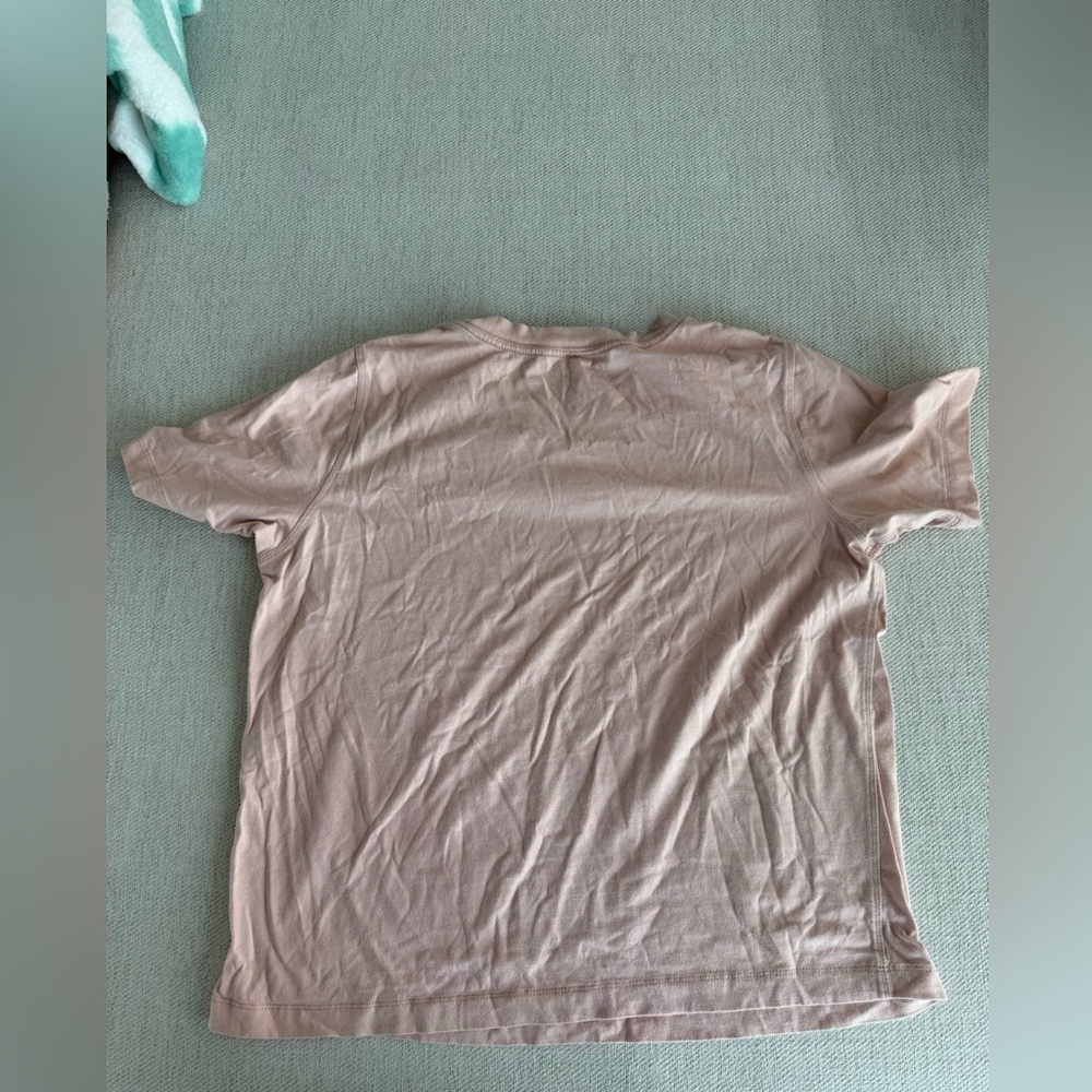 Vuori Women's Short Sleeve Tee - Light pink